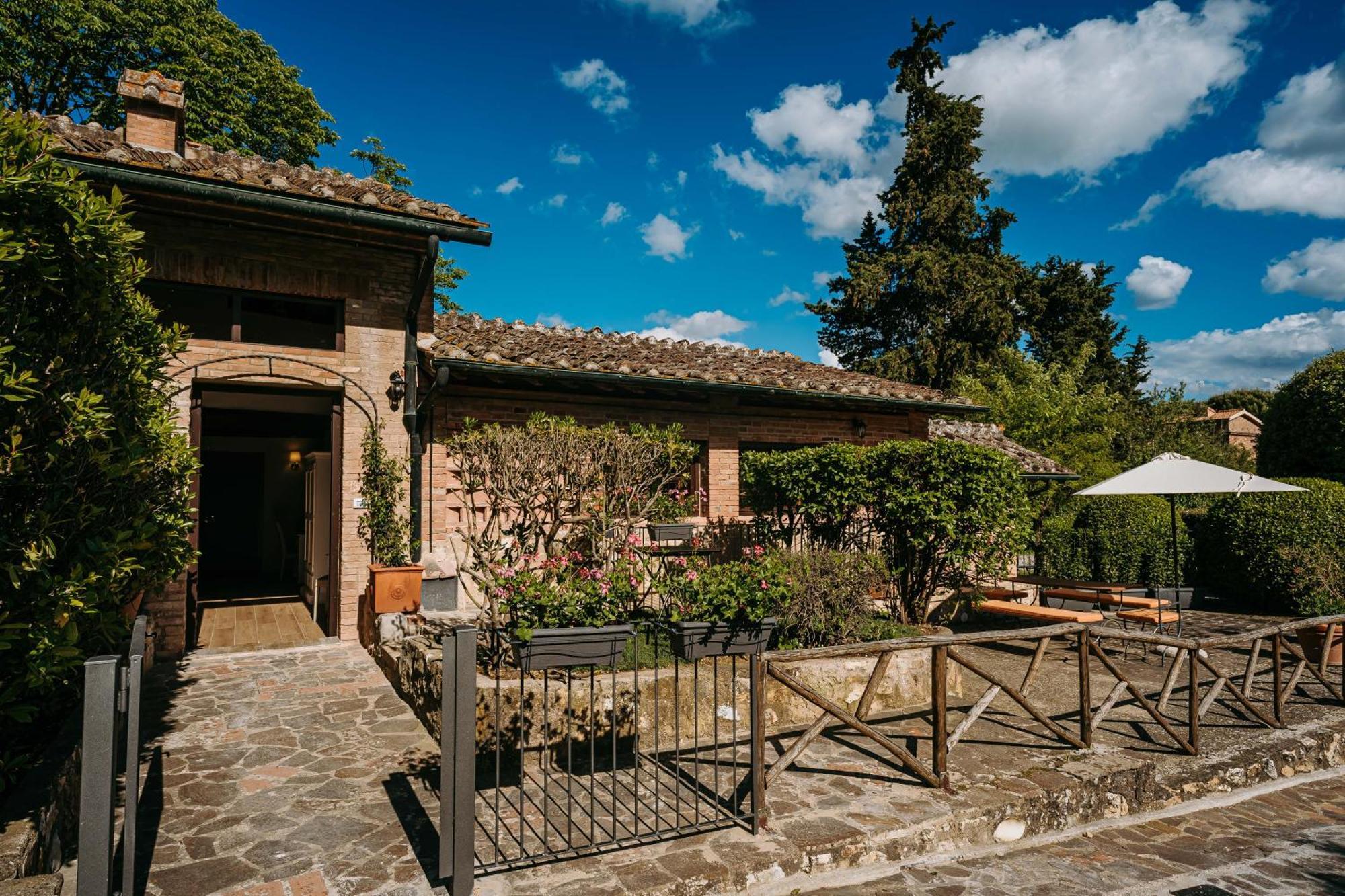 Borgo Il Poggiaccio Residenza D'Epoca Guest House Sovicille Bagian luar foto
