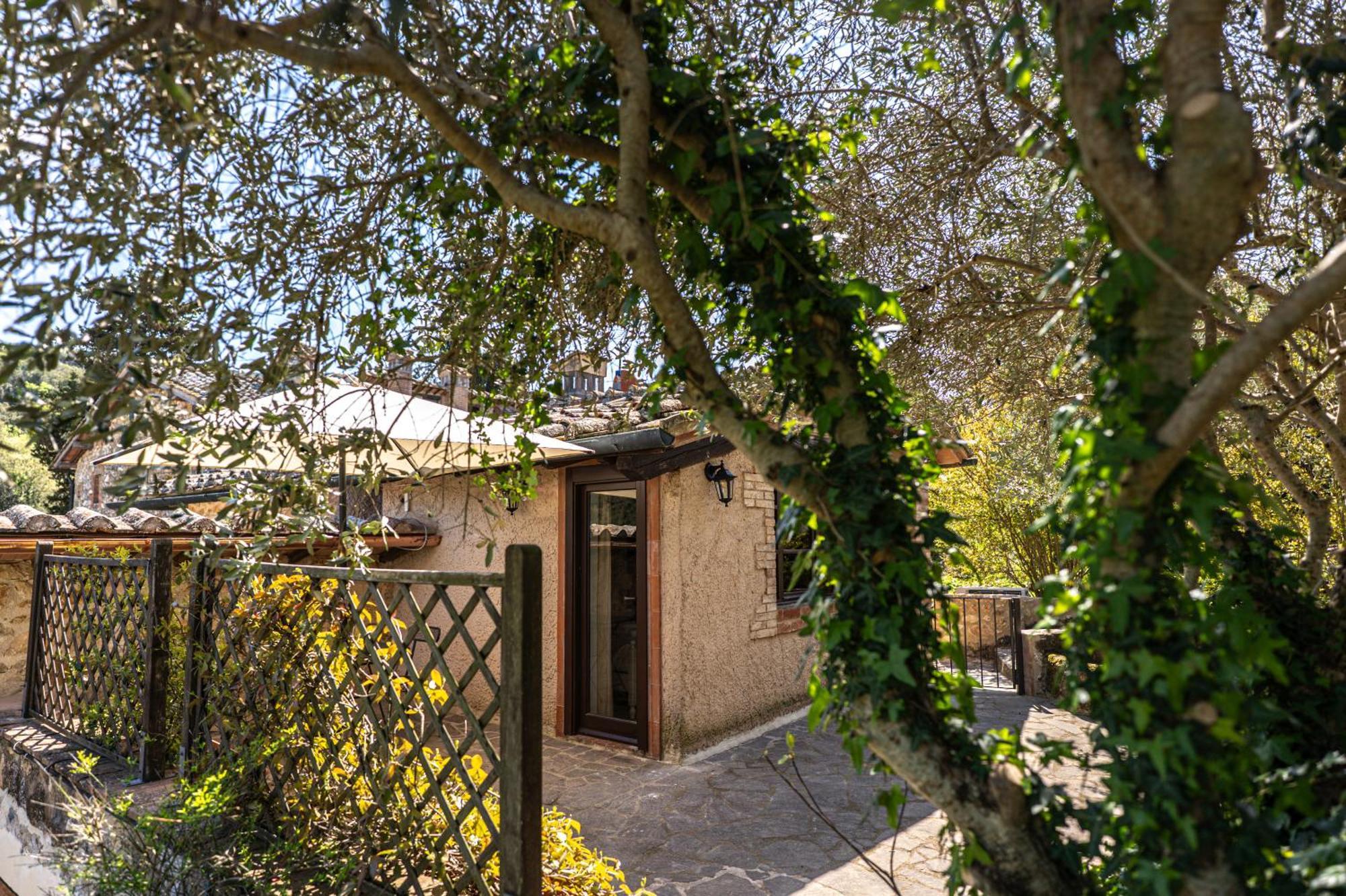 Borgo Il Poggiaccio Residenza D'Epoca Guest House Sovicille Bagian luar foto